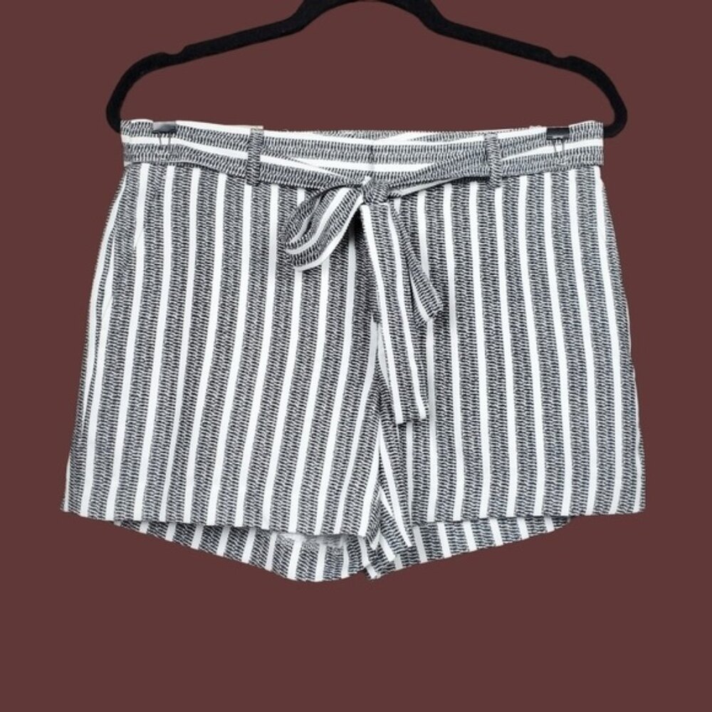 Banana Republic Factory Womens Black White Striped Tie Waist Shorts Size 4 NWT